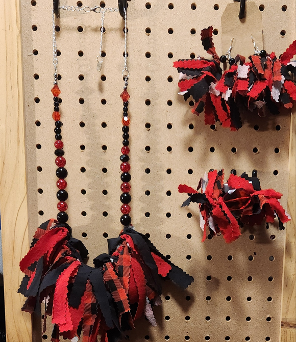 Ravel Necklace Set.